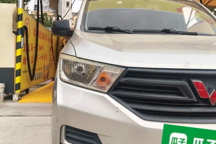 Used Wuling Hongguang 2019 1.5L S Basic Window-Sealed Vehicle China VI LAR Right Front Headlight