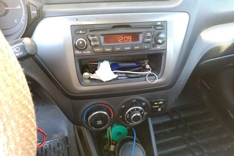 Used Kia K2 2012 Sedan 1.4L MT GL Commemorative Edition
