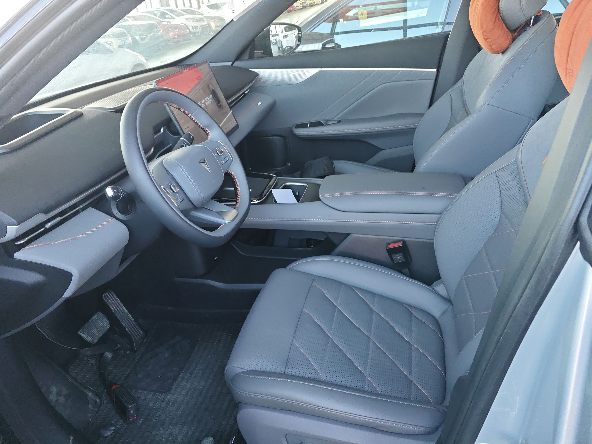 المقاعد الأمامية داخل السيارة