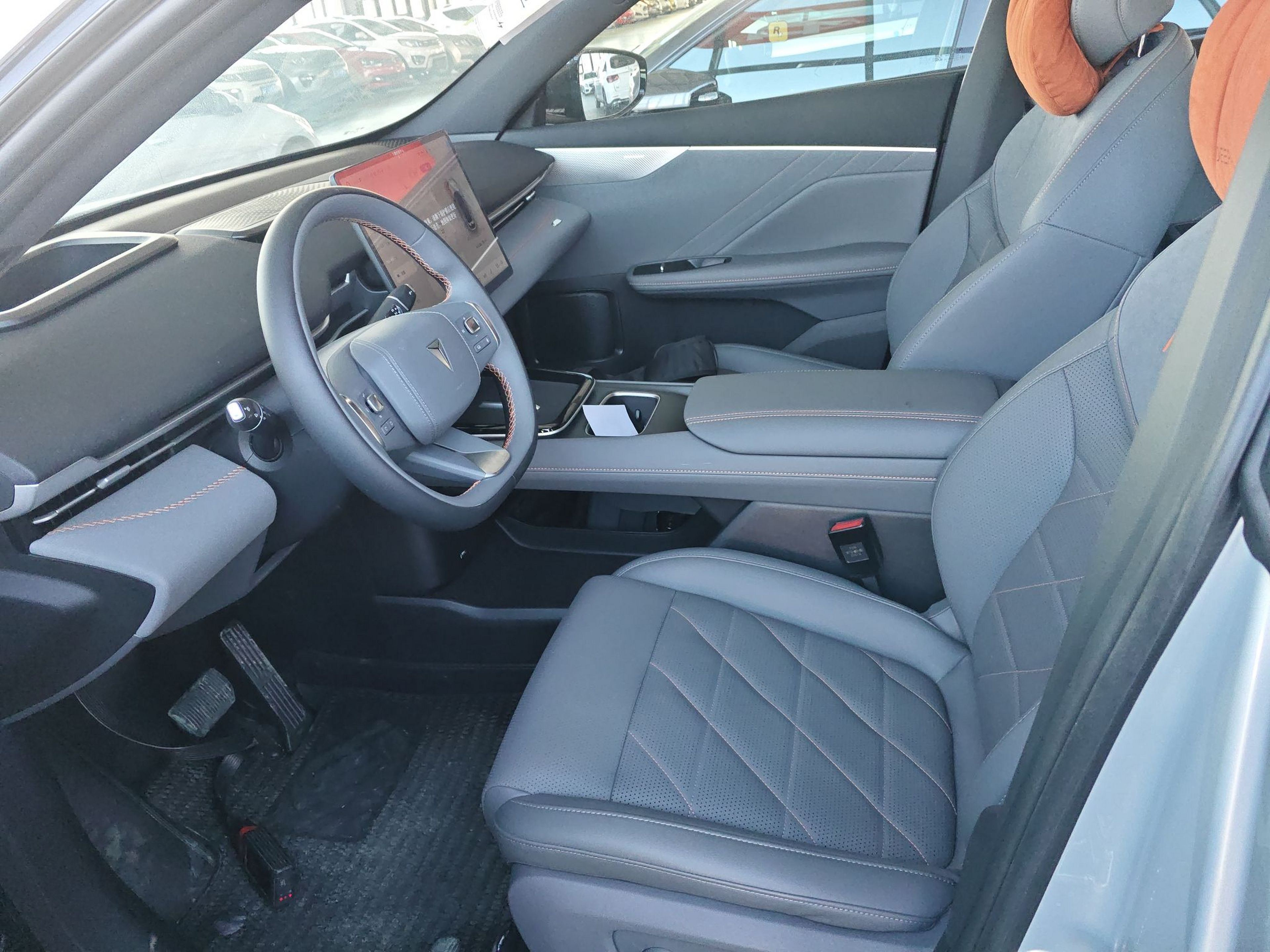 Переднее сиденье в автомобиле