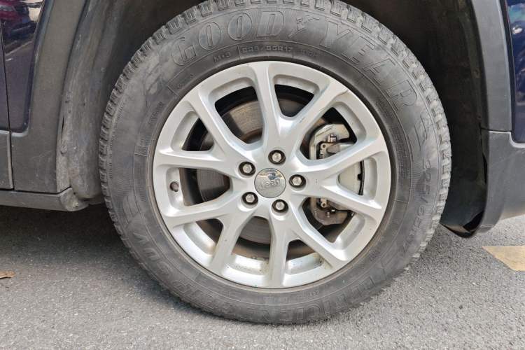 Used Jeep Cherokee 2016 2.4L Professional Smart Version
