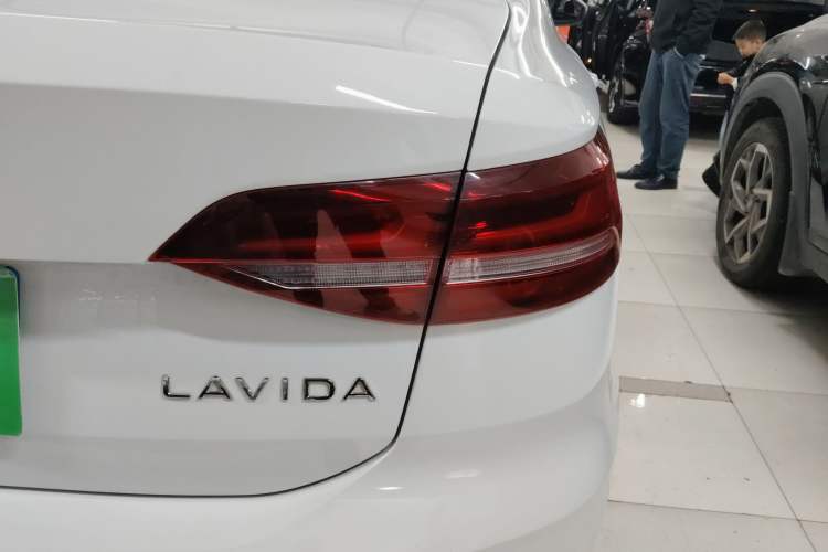 Used Volkswagen Lavida 2023 1.5L Automatic De Yi Edition Right Rear Taillight