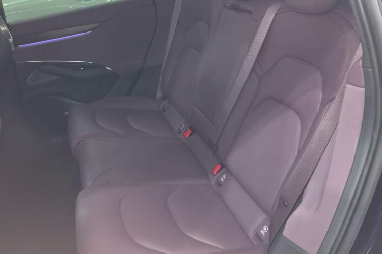 Used Xiaomi Auto SU7 2024 Four-Wheel Drive Ultra-Long Range Advanced Intelligent Driving Max Edition
