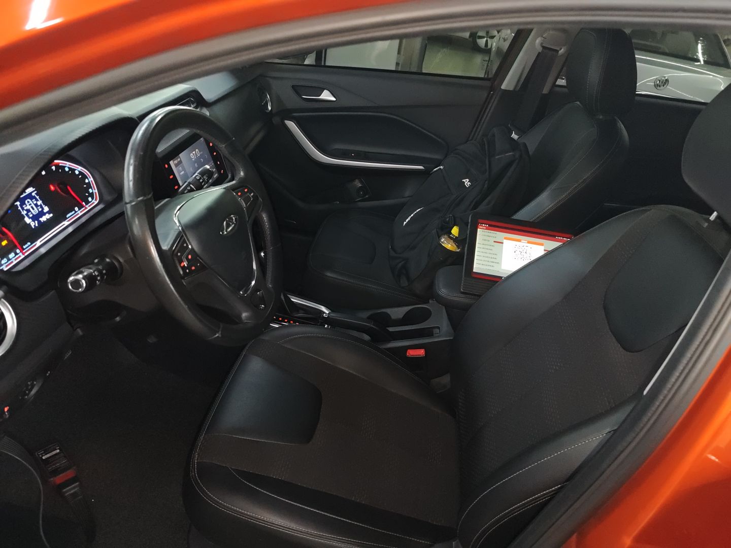 Переднее сиденье в автомобиле