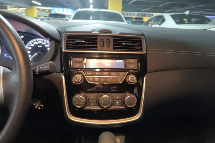 Used Nissan Tiida 2019 1.6L CVT Cool Edition China VI Standard Audio And AC Panel