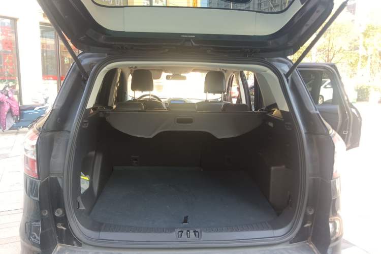 Used Ford Kuga 2018 Facelifted EcoBoost 180 Two-Wheel-Drive Platinum Wing Edition
