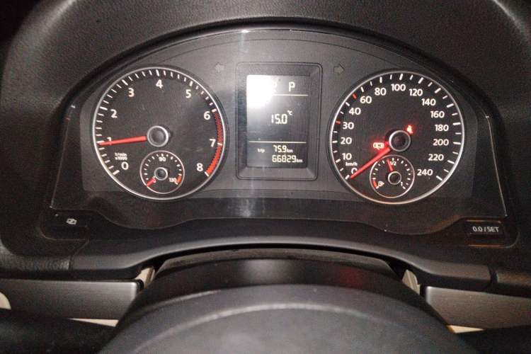 Used Volkswagen Sagitar 2011 1.6L Automatic Comfort Edition Instrument Cluster