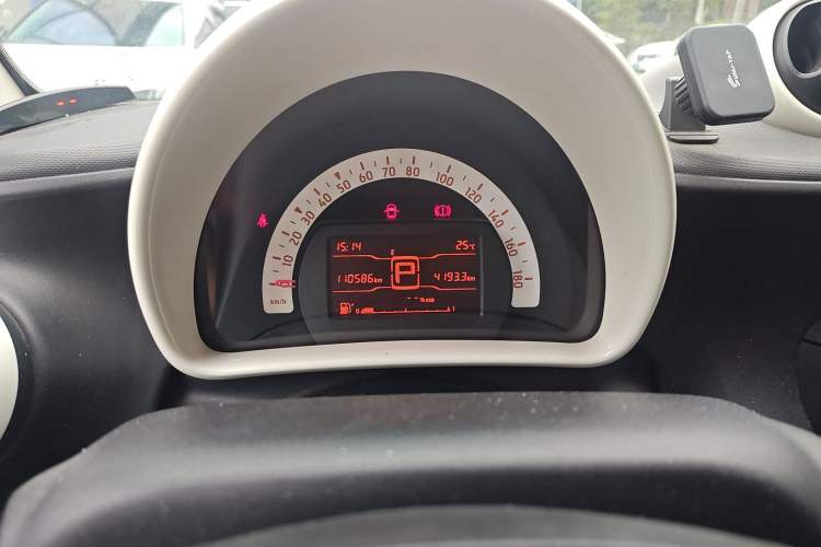 Used smart fortwo 2015 1.0L 52 kW hardtop Dynamic version