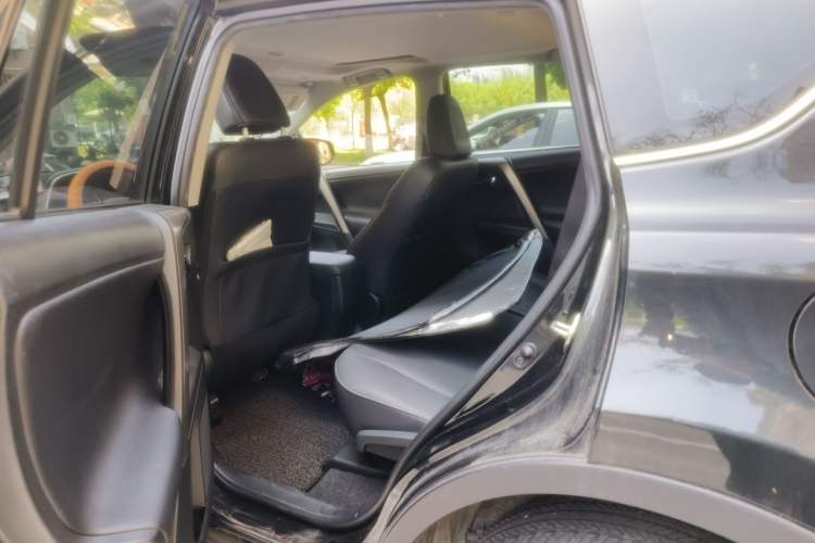 Used Toyota RAV4 2015 2.0L CVT Four-Wheel Drive New Edition