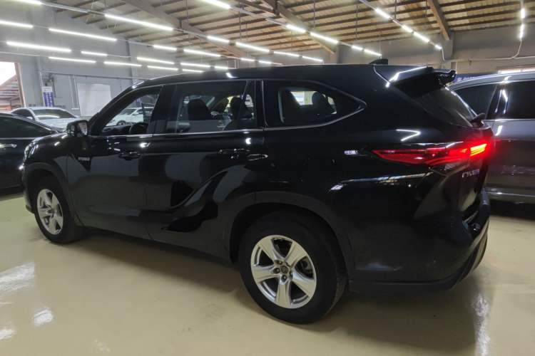 Used Toyota Highlander 2022 Dual-Engine 2.5L Two-Wheel Drive Elite Edition 7-Seater
