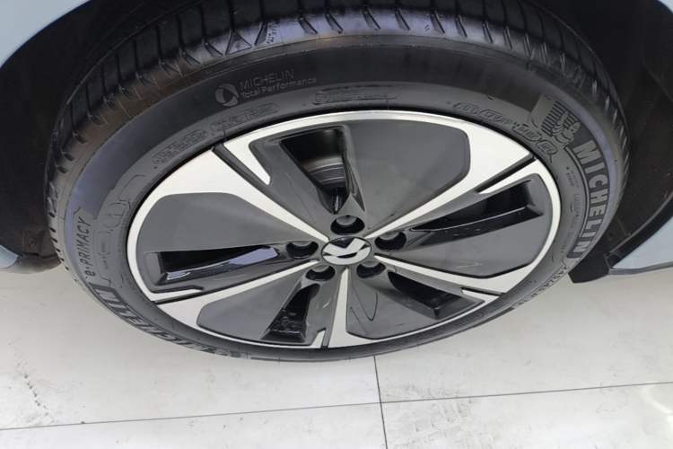 Used Nio ET5T 2024 75kWh Touring Right Rear Wheel Hub