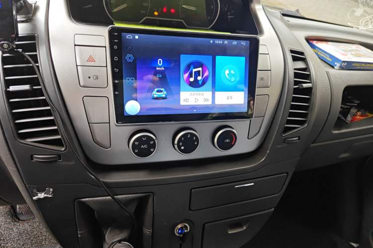 Used SAIC MAXUS Xintu V80 2014 2.5T Aoyuntong Long Wheelbase High-Roof Model