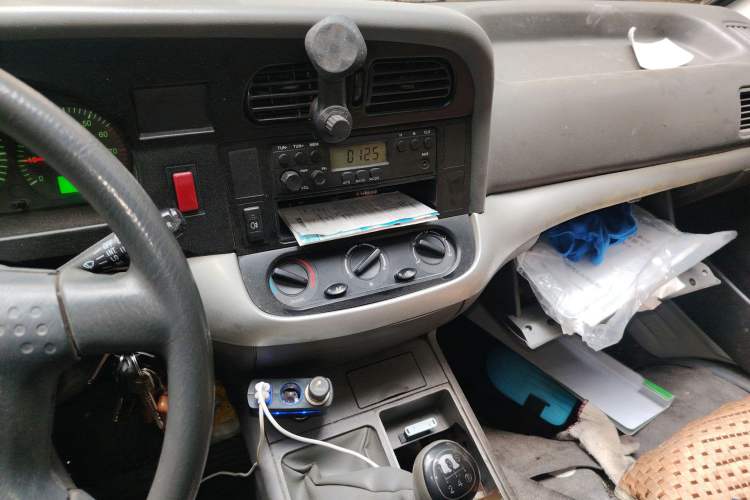 Used Jinbei Hiace 2020 2.0L Express King Series Deluxe Van Standard Roof China VI Emission Standard 1TZS