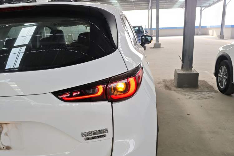 Used Mazda CX-5 2024 2.0L Automatic Two-Wheel Drive ZhiShang Version Right Rear Taillight