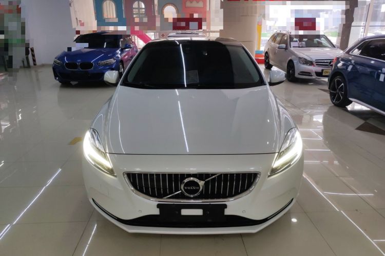 Used Volvo V40 2017 T4 Smart Luxury Edition