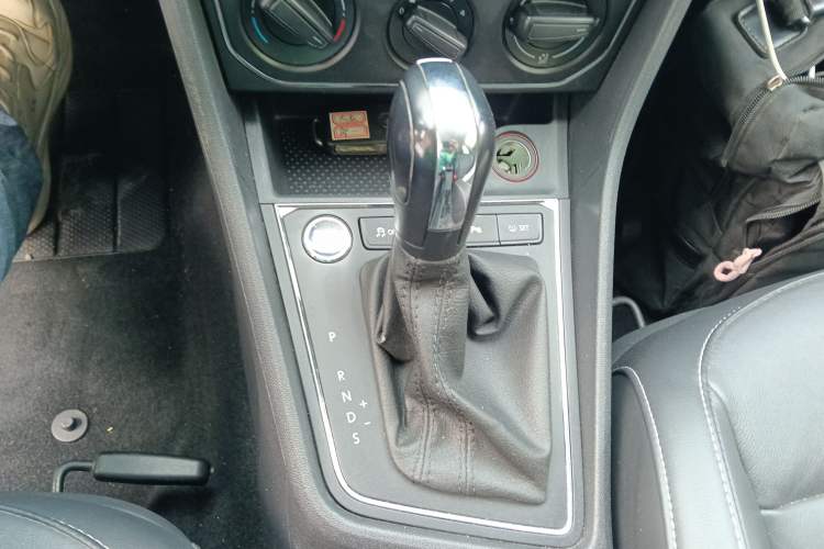 Used Volkswagen Lavida 2017 1.6L Automatic Comfort Edition
