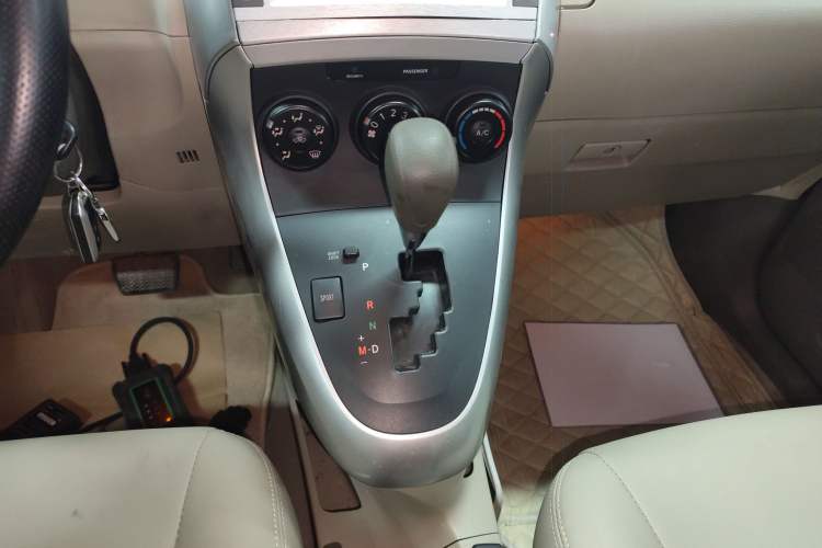 Used Toyota Verso 2015 180E CVT Crossover Edition
