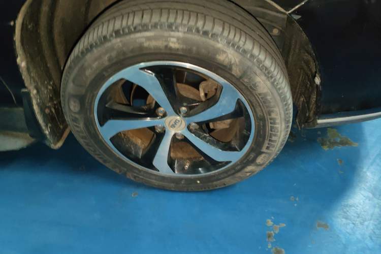 Used BYD S7 2015 2.0T Automatic Prestige Model Right Front Wheel Hub