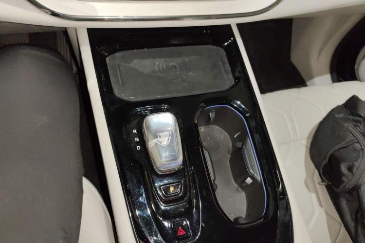 Used Volvo EM90 2025 Ultra Six-Seater