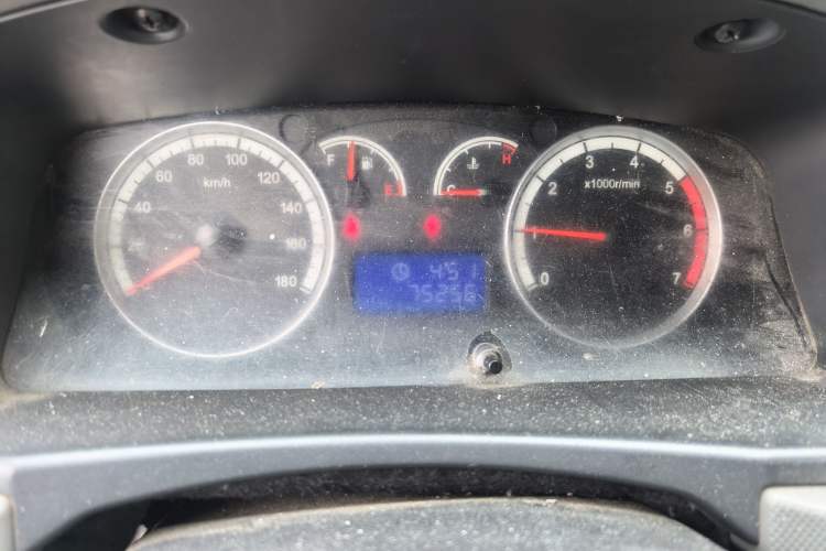 Used Foton Scenic G7 2015 2.0L Commercial Van Long Wheelbase High Roof – 4Q20M
