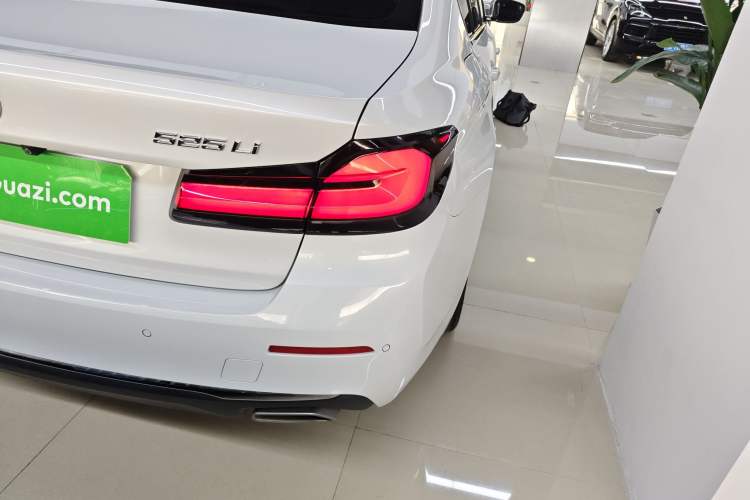Used BMW 5 Series 2021 Updated Version 525Li Luxury Package Exterior 3