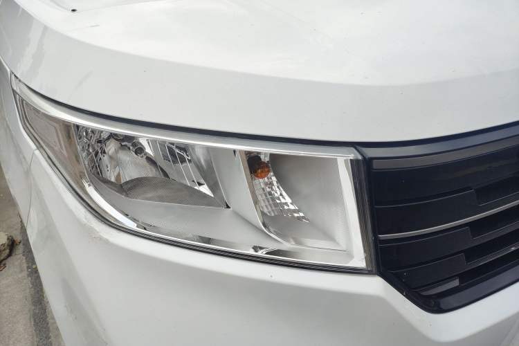 Used Wuling Hongguang PLUS 2020 1.5L Manual Comfort 7-Seater Right Front Headlight