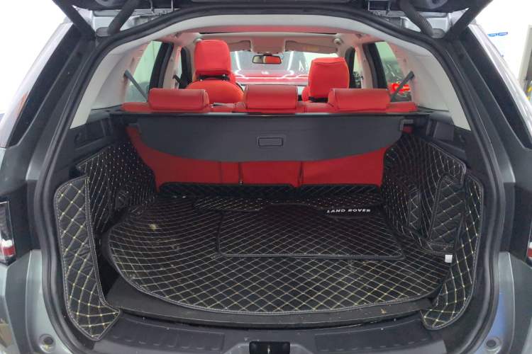 Used Land Rover Discovery Sport 2019 240 PS SE Dynamic Version China VI Standard Trunk