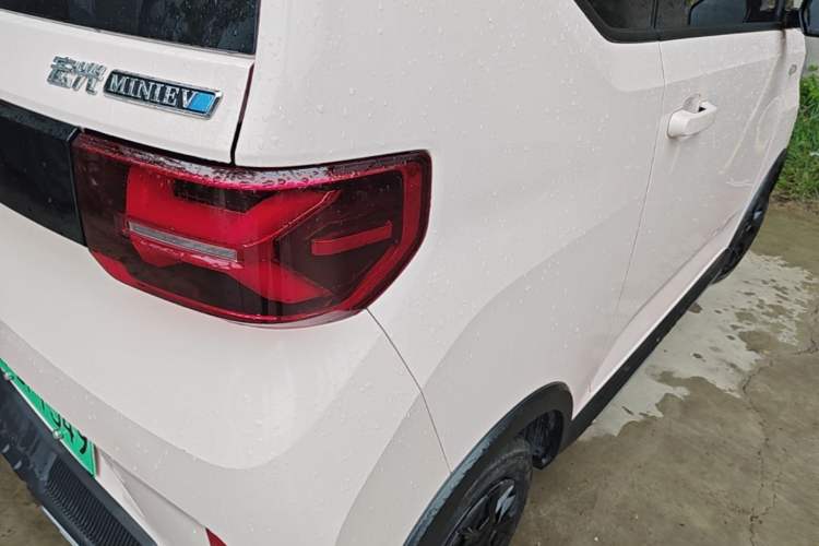 Used Wuling Hongguang MINIEV 2022 GAMEBOY 200km Gaming Edition with Lithium Iron Phosphate
