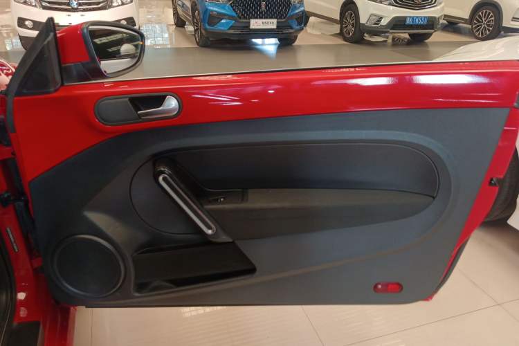 Used Volkswagen Beetle 2015 180TSI model
