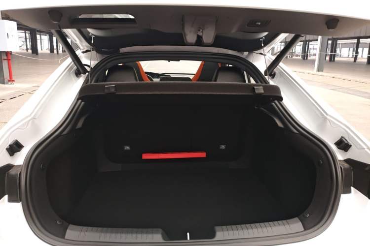 Used Changan UNI-V 2025 1.5T 500Bar Prestige Sporty Version
