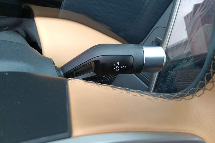 Used Geely Galaxy L7 2023 1.5T 115 km PLUS Gear Lever