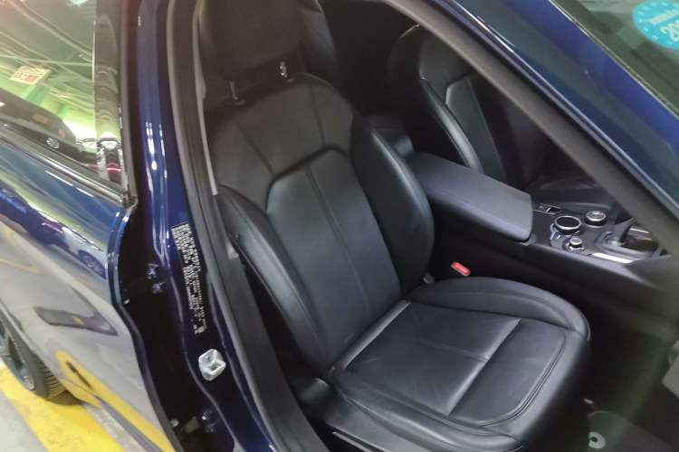 Used Alfa Romeo Giulia 2017 2.0T 280HP Luxury Edition
