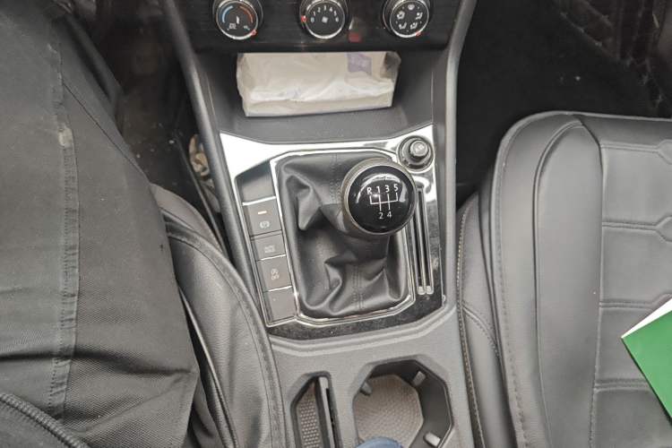 Used Volkswagen Lavida 2021 1.5L Manual Comfort Edition Gear Lever