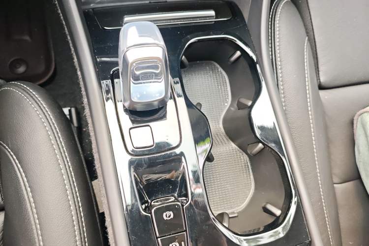 Used Volvo XC40 2024 B4 4x4 Smart Luxury Edition Gear Lever
