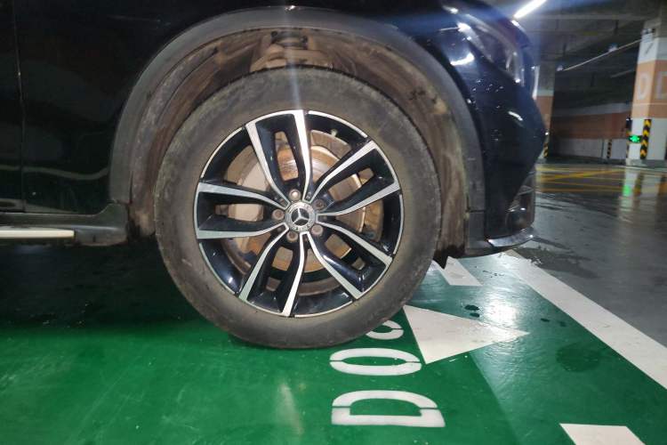 Used Mercedes-Benz GLC 2018 Facelift GLC 260 4MATIC Luxury Edition Right Front Wheel Hub