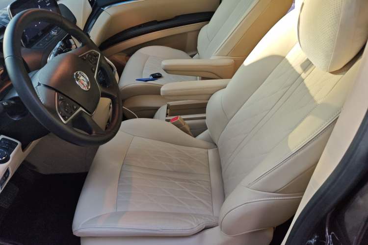 Used Buick GL8 2023 Facelifted Land Cruiser Executive Luxury Version Left Front Seat