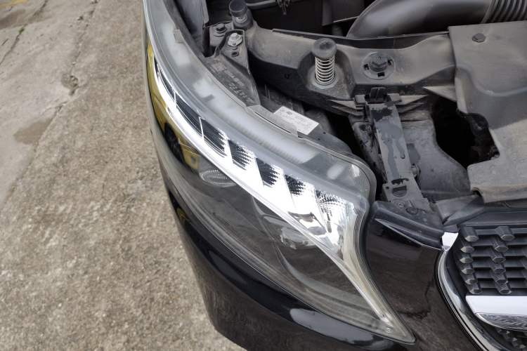 Used Mercedes-Benz V-Class 2022 V 260 L Long-wheelbase Luxury Edition Right Front Headlight