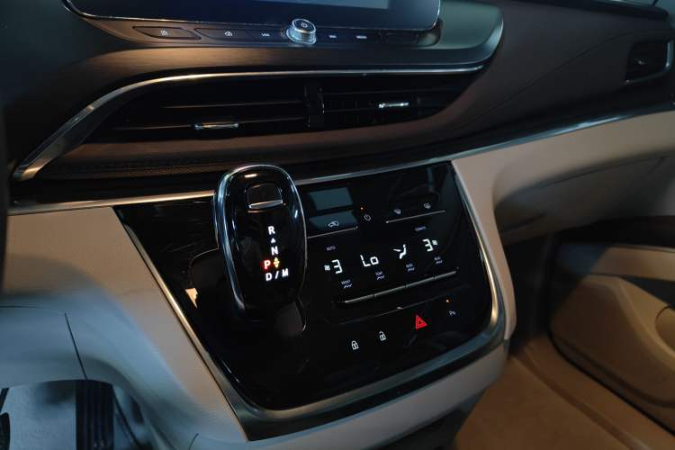 Used Buick GL8 2022 Land Cruiser Executive Class 652T Comfort Model Gear Lever