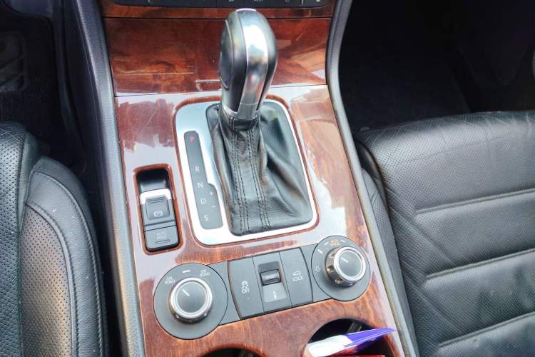 Used Volkswagen Touareg 2011 3.0 TSI Comfort Version
