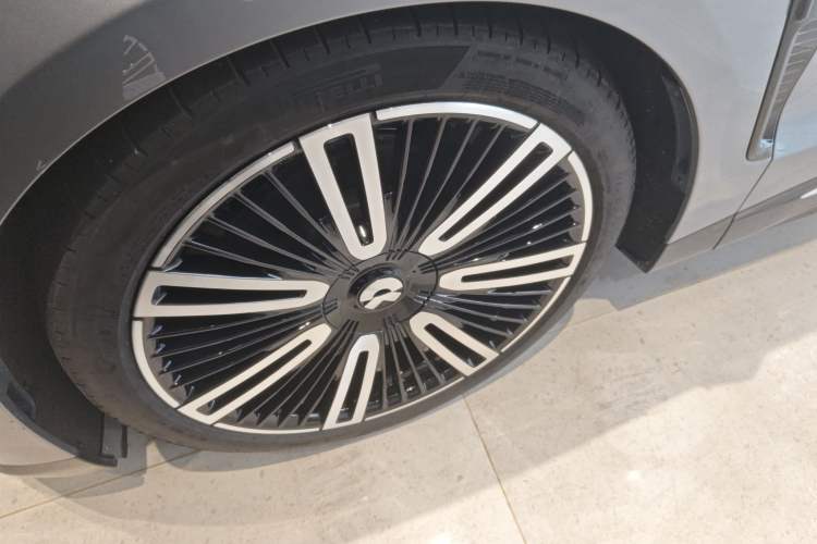 Used Nio ET9 2025 100kWh Signature Edition Left Front Wheel Hub