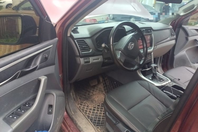 Used SAIC MAXUS T60 2017 2.8T Diesel Automatic Two-Wheel Drive High Ground Clearance Comfort Version Standard Cabin China V Emission Standard