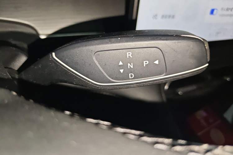 Used Chery Fengyun T8 2025 1.5T 130 km Comfort Edition 7-Seater Gear Lever