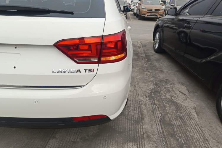 Used Volkswagen Gran Lavida 2013 1.4 TSI Automatic Comfort Model
