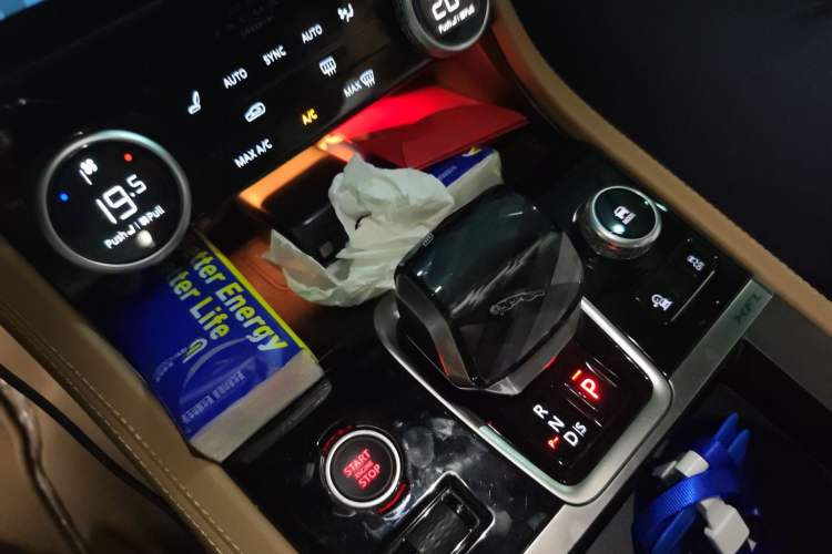 Used Jaguar XFL 2024 2.0T P250 Two-Wheel Drive Prestige Luxury Edition Gear Lever