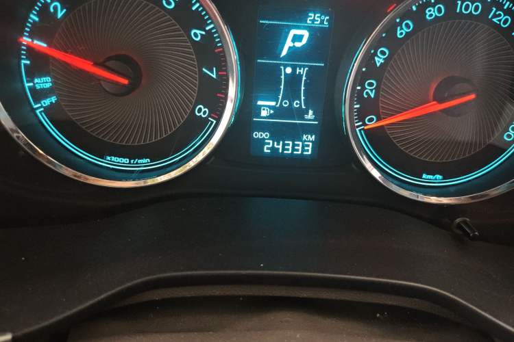 Used Chevrolet Lova RV 2016 1.5L Automatic Comfort Edition Odometer Close Up