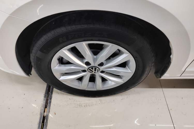 Used Volkswagen Touran 2021 Volkswagen Touran L 280TSI DSG Style Edition 7 Seats Left Front Wheel Hub