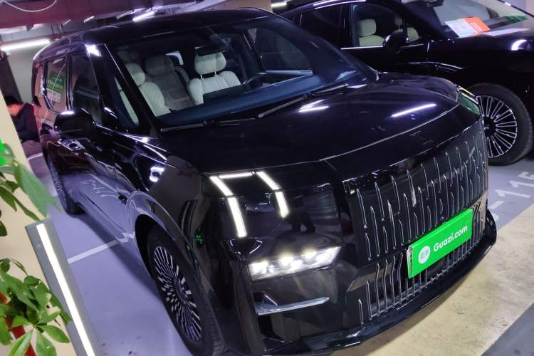 Used Zeekr 009 2022 WE Edition Front Right 45 Deg