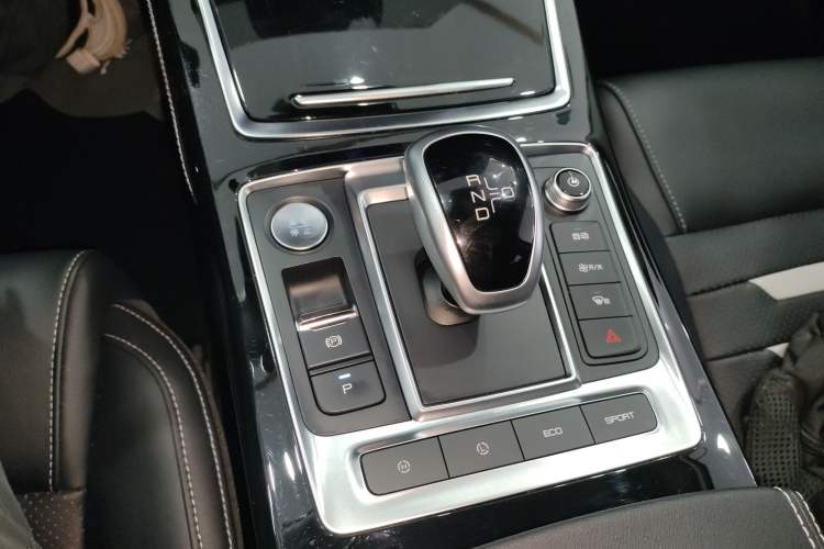 Used BYD Qin Pro New Energy 2019 EV Super Edition High-Power Smart Connect Luxurious Model Gear Lever