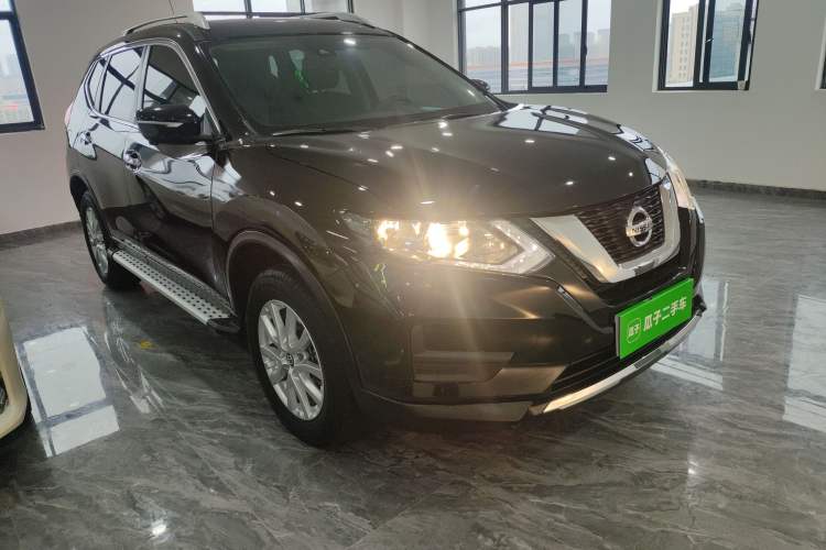 Used Nissan X-Trail 2023 Classic 2.0L Two-Wheel Drive Smart Connect & Comfort Edition Front Right 45 Deg