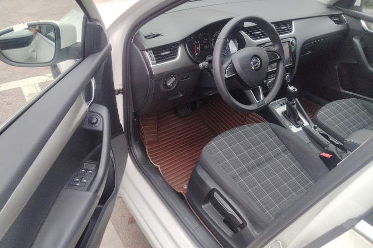 Used Skoda Octavia 2018 1.6L Automatic Comfort Edition
